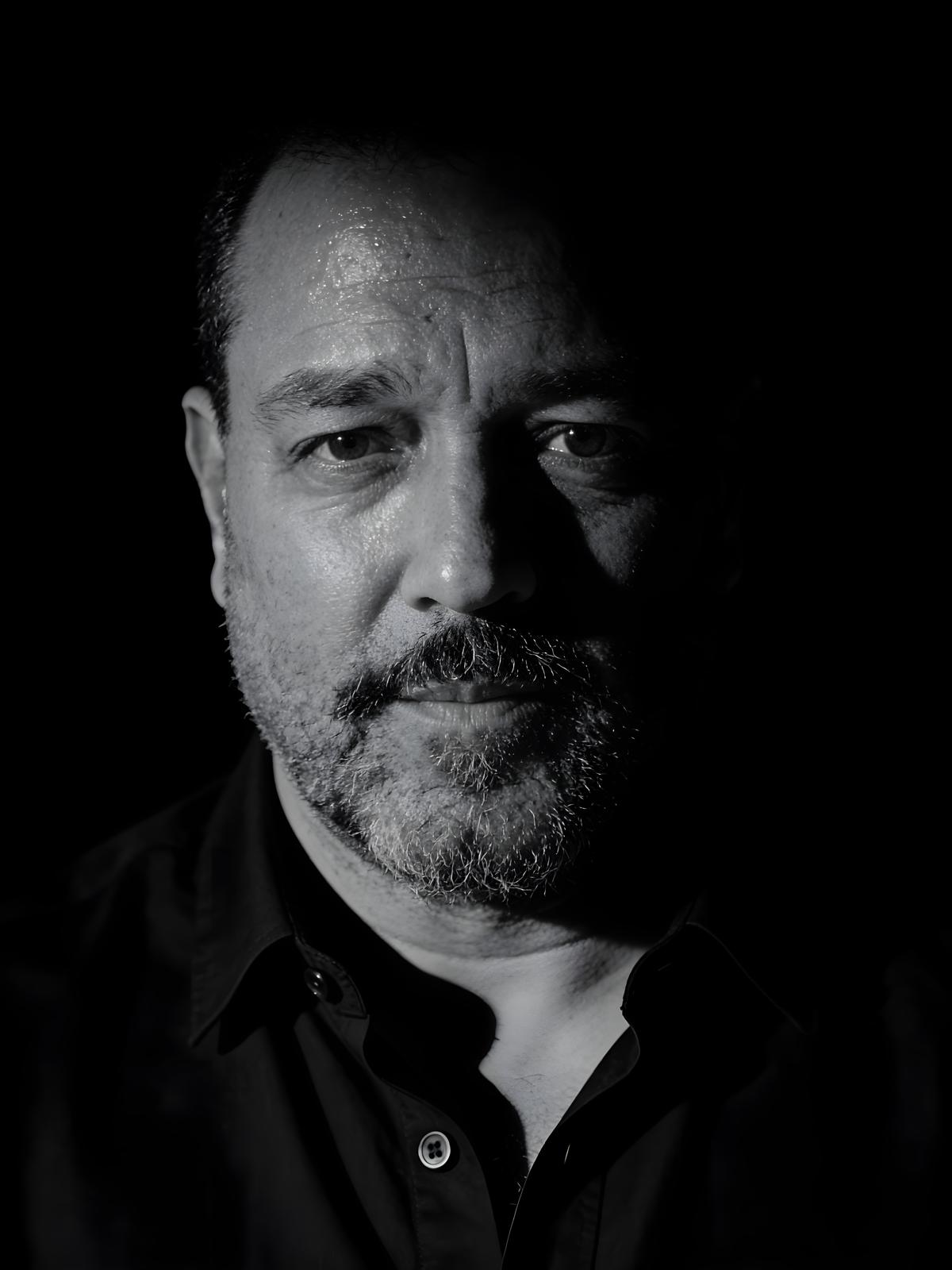 Roberto Blades studio portrait